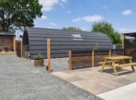 Hill Farm Retreat, holiday park in Wangford