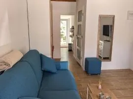 Studio cosy neuf calme -Parking Terrasse privée Piscine 5mn Gare TGV Aix et ZA Aix la Duranne 15 mn Aéroport Marseille