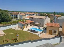 Villa Tonin for 6 people near Pula with jacuzzi & children playground