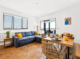 3 Bedroom Flat with Sea View and Roof Terrace