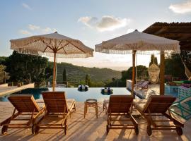 Villa Hod 4-Bedroom Estate with Heated Sea View Pool，恩霍德的飯店