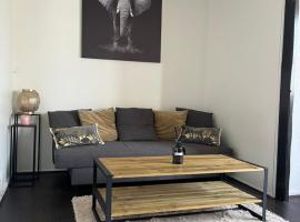 Appart au pied du T2 La Défense Paris, hotel in Bezons