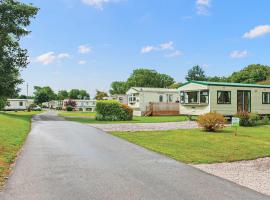 Parc Farm Holiday Park, hotel i Mold