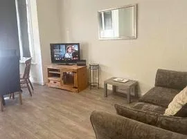 Lovely & Cozy 2BR City Centre Near High Street by Everhome Ltd