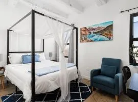 Elegant Style Loft Montrose Beach Rooftop WFH Gym