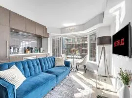 Luxe Yorkville Unit near Restaurants Fashion TTC