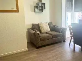 Lovely & Cozy 2BR City Centre Near High Street by Everhome Ltd
