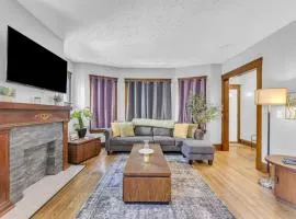 Stylish Retreat by Shaker Square, Fast WiFi, Porch