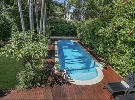 Family Friendly, Pool, 9km to City by Custom Bnb Hosting