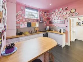 Host & Stay - The Artists Pad