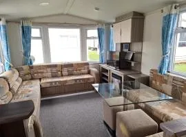 Seaside retreat - 3 bedrooms with decking sleeps 8