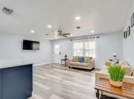 Stay and Play in Belleview Welcoming Home with Yard