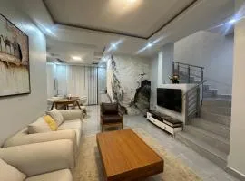 Cozy & Chic 3-bedroom Apartment