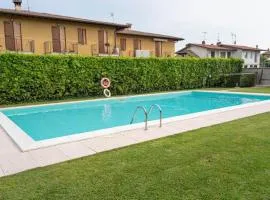 GARDA UN PO' Pool and Lake