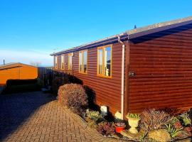 3 Bedroom Ocean View Lodge, chata v destinaci West Down