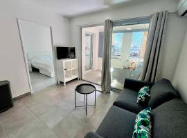 Golfe-Juan 2 People Facing the Old Port, ξενοδοχείο σε Golfe-Juan