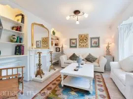 Pass the Keys Designer Cottage w Parking Beautiful Esher