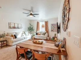 1 Mi to Dtwn Flagstaff Condo with 2 Balconies!
