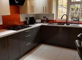 4 bed home close to The New Forest, Beaches, Shops and Pubs
