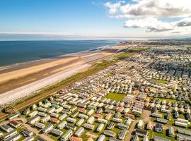 Whitehouse Holiday Park, hotel in Abergele