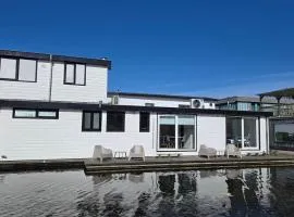 HouseBoat the New Lake - Nieuwe Meer