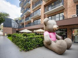 Housi Faria Lima, hotel in Sao Paulo