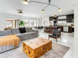 Hot Tub and Seasonal Pool Family Getaway in Cresco