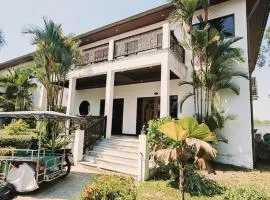 BIG VILLA at CET Resort Padelcenter with Pool and Tennis