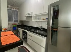 Apartamento com AR Condicionado splint, condomínio com piscina 2 Qts, próximo à praias e ao pavilhão de Carapina com portaria 24h