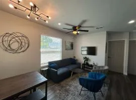 Serenity Bungalow Near Armature Works & Riverwalk