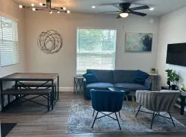 Serenity Bungalow Near Armature Works & Riverwalk