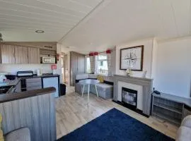 Sea Breeze Retreat 2 Bedroom Pet Friendly Caravan in Clarach Bay