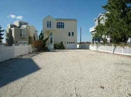 Single Family, Bay Front, Brant Beach, Boat Dock, Decks, Bay Views, Beach Badges, Beach Equipment, Vacation Home Located In The Stunning Town Of,