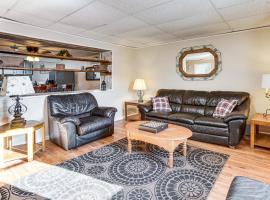Downtown Beulah Pet-Friendly Apt Near Lake & Shops, hotelli kohteessa Beulah