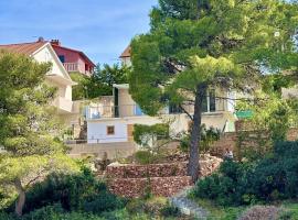 Apartments by the sea Basina, Hvar - 24120, hotel Vrbanjban