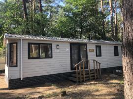 Chalet near Antwerp with Nature Trails, hotel v destinaci Beulk