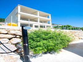 Apartment in Supetarska Draga by the Beach, hotel i Supetarska Draga