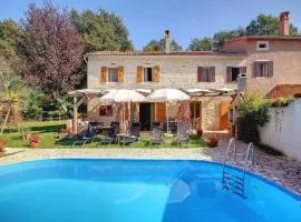 Villa in minj with Private Pool and Nature