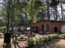 Chalet Escape in Antwerp, hotel v destinaci Beulk