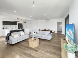 Modern 3-Bedroom Golfside Apartment with Balcony