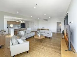 Elegant Batemans Bay Stay with Golf Course Views