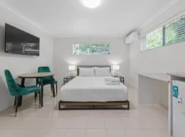 Cozy Studio near Gabba w AC, Free Laundry & Q Bed