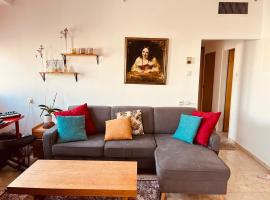 Beautiful quiet and central, Hotel in Ramat Gan