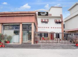 Super Hotel O Tyagi Road near Railway Station, hotel in Dehradun