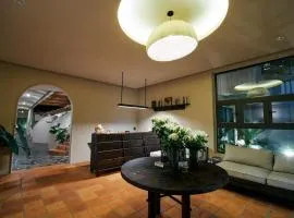 MOONLIGHT Homestay & Hotel