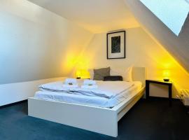 Galerie-Dachstudio- Ruhig & kompakt-Waschmaschine- WLAN- Parkplatz, hotel v destinaci Wolfsburg