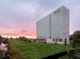 Radisson Hotel & Suites Amsterdam South, hotel v destinaci Amstelveen