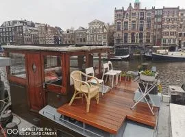 Waterloo square river vieuw houseboat