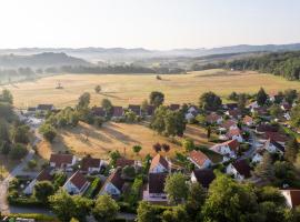 Vakantiepark Chateau Cazaleres, hotel v destinaci Daumazan-sur-Arize