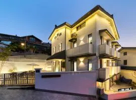 Journey to the East Guesthouse
